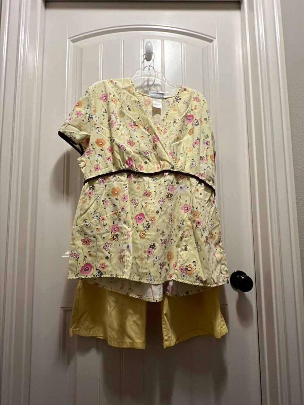 SB Yellow Scrubs with Flowers on top Size 2X
